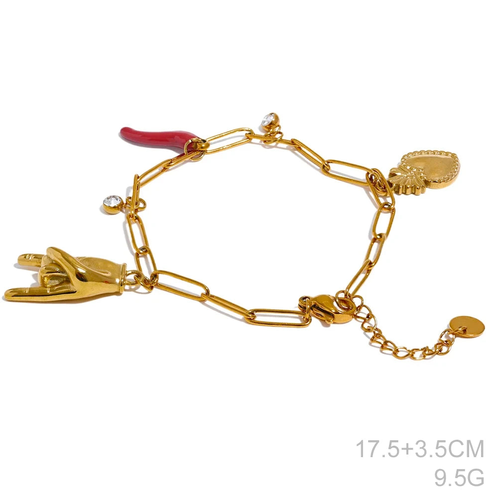 Colar com pingente em forma de coração