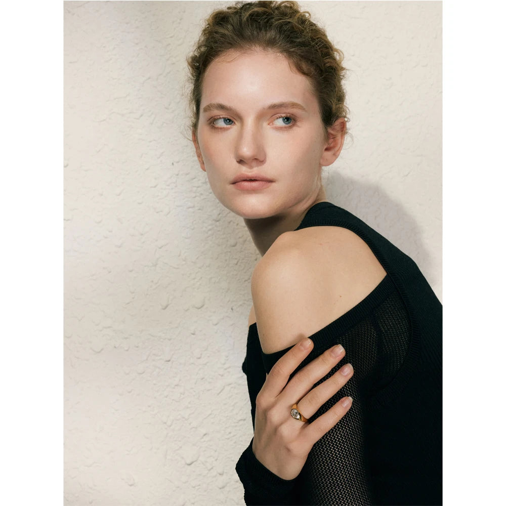 Anel dourado brilhante gota