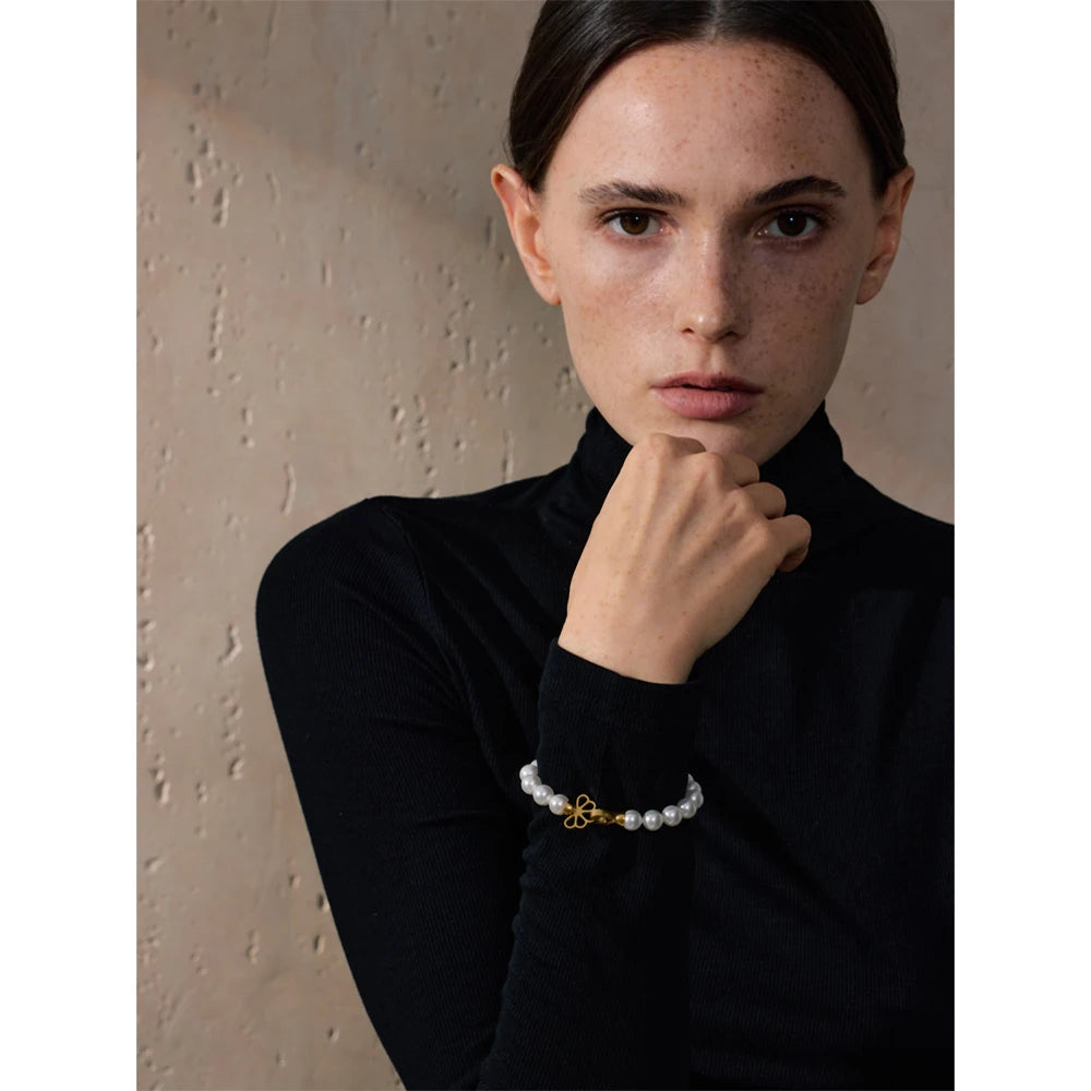 Pulseira elegante de pérolas