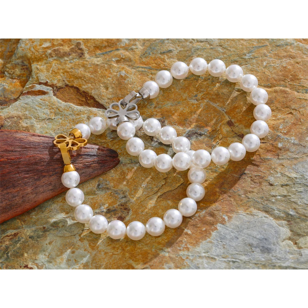 Pulseira elegante de pérolas