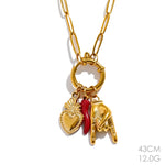 Colar com pingente em forma de coração