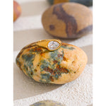 Anel dourado brilhante gota